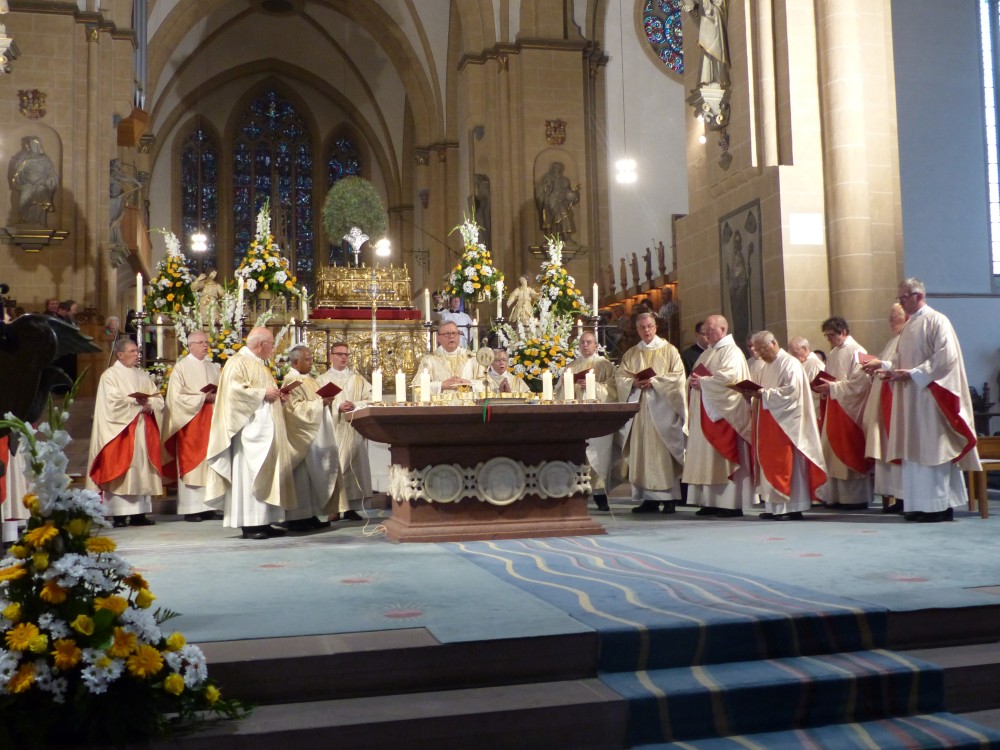 Gottesdienste in der Liboriwoche strahlen im Dom immer eine ganz besondere Atmosphäre aus.