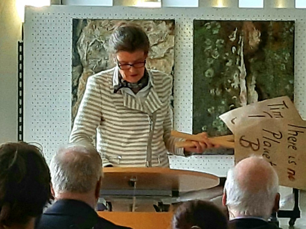 Lydia Kleeschulte führt in ihr Kunstschaffen ein. Lydia Kleeschulte führt in ihr Kunstschaffen ein.