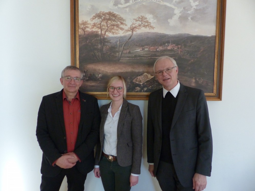 Ulrich Oskamp, KLB Münster, mit Msgr. Uwe Wischkony und Kirsten Gierse-Westermeier, der Moderatorin des Früschoppens.