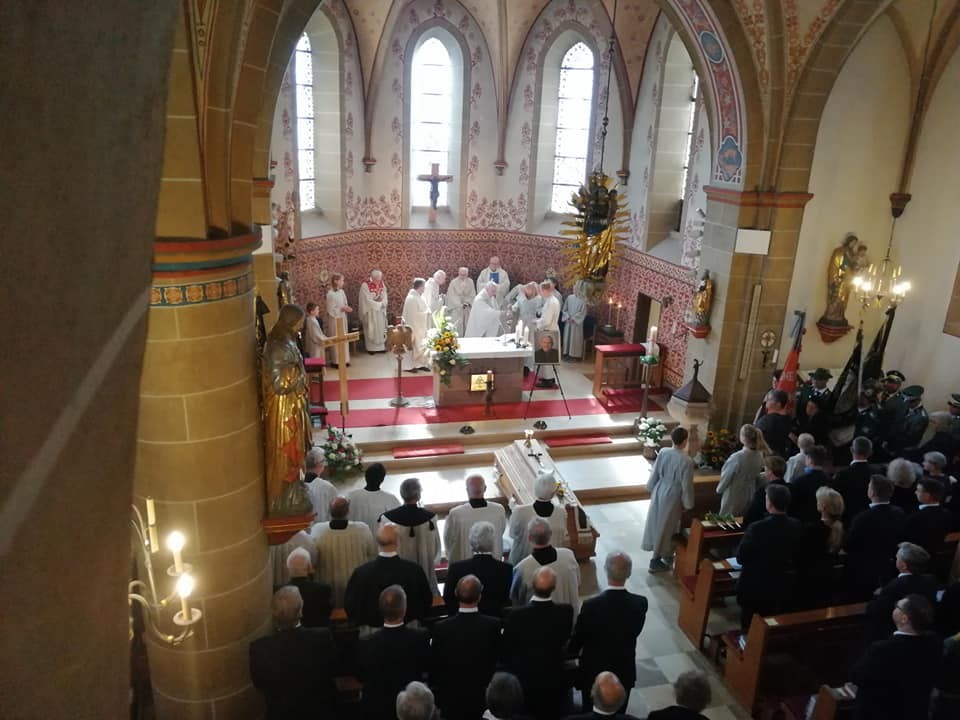 Die kleine Kirche in Grönebach ist schnell voll.