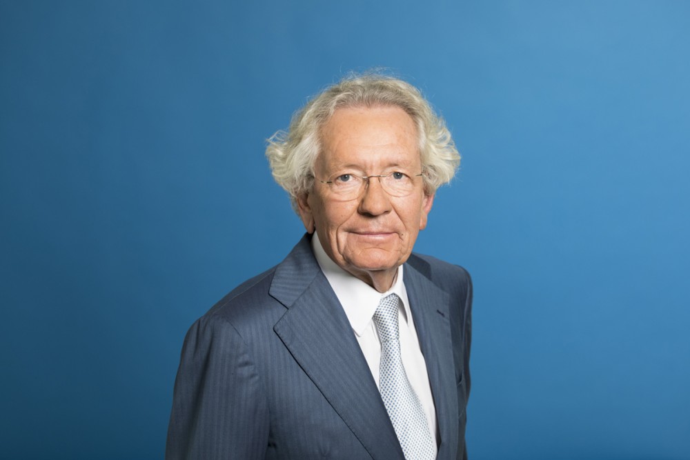 Dr. Stephan Holthoff-Pförtner, Minister für Bundes- und Europaangelegenheiten sowie Internationales des Landes Nordrhein-Westfalen, wird Festredner auf der diesjährigen Landvolkkundgebung. Dr. Stephan Holthoff-Pförtner, Minister für Bundes- und Europaangelegenheiten sowie Internationales des Landes Nordrhein-Westfalen, wird Festredner auf der diesjährigen Landvolkkundgebung.