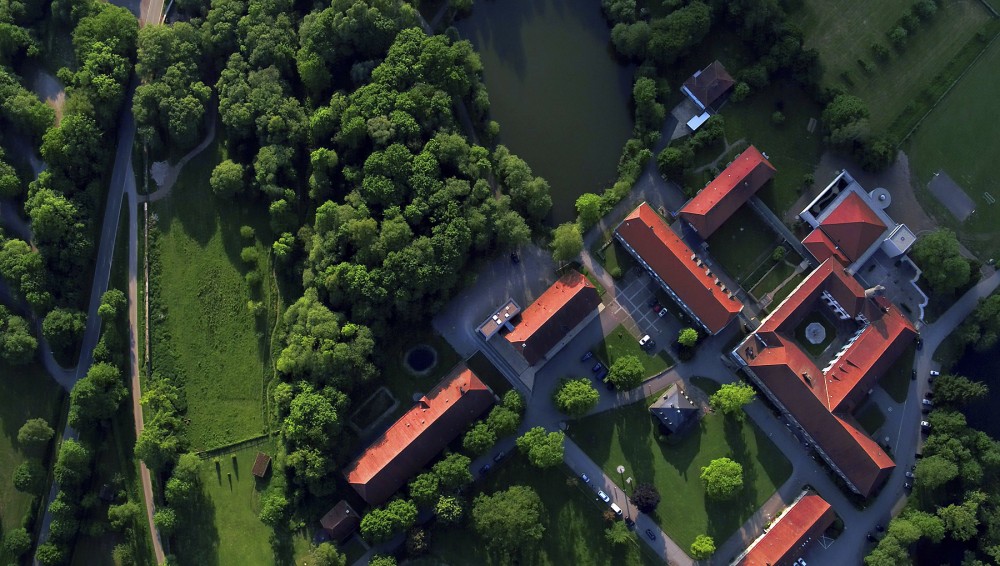 Das ehem. Kloster ist von wunderschöner Natur umgeben. Das ehem. Kloster ist von wunderschöner Natur umgeben.