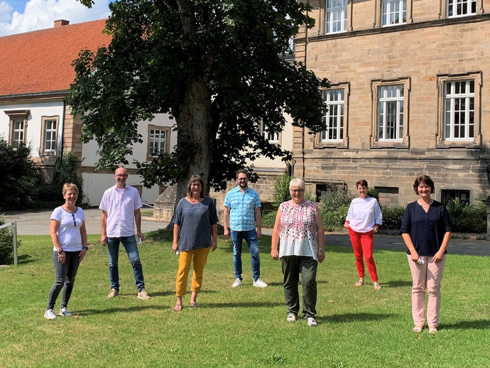 Die neue MAV besteht aus (v.r.) Maria Menge (Speisesaal), Margareta Schmidts (Hausservice), Marita Pennig (Küche), Benedikt Hebbecker (Jugendhaus), Heike Ladage (Hausservice), Stephan Kreye (Landvolkshochschule) sowie Martina Pape (Empfang).