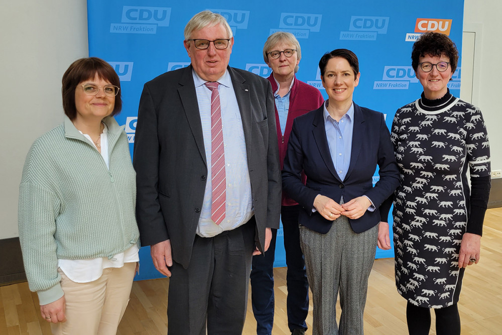 v.l.: Maria Höschen (LFB Hardehausen), Karl-Josef Laumann (Minister für Arbeit, Gesundheit und Soziales), Irmgard Hüppe (LFB Münster), Silke Gorißen (Ministerin für Landwirtschaft und Verbraucherschutz), Ulla Muhle (Landfrauentelefon)