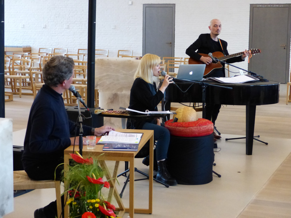 Wunderbare Harmonie zwischen Texten und Liedern von Rainer Oberthür und CaroliNo