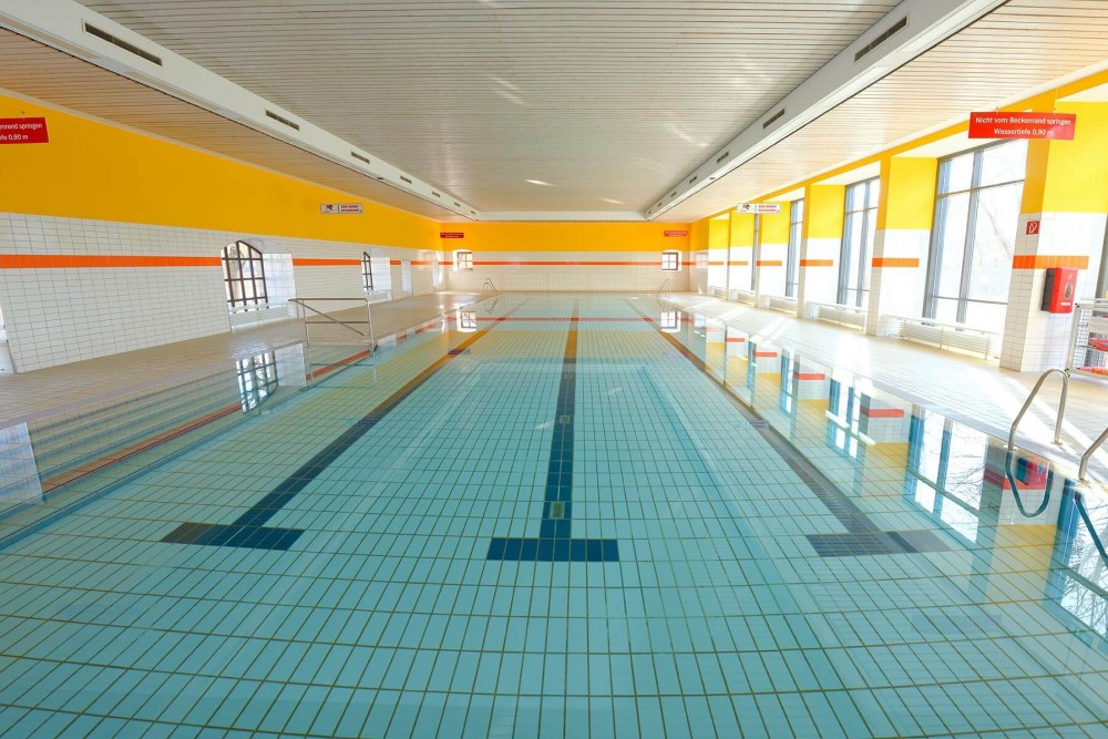 Das hauseigene Schwimmbad steht allen Besuchern zur Verfügung.