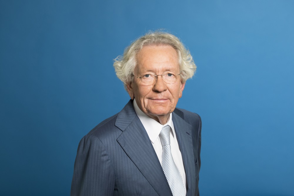 Dr. Stephan Holthoff-Pförtner, Minister für Bundes- und Europaangelegenheiten sowie Internationales des Landes Nordrhein-Westfalen, wird Festredner auf der diesjährigen Landvolkkundgebung. Dr. Stephan Holthoff-Pförtner, Minister für Bundes- und Europaangelegenheiten sowie Internationales des Landes Nordrhein-Westfalen, wird Festredner auf der diesjährigen Landvolkkundgebung.