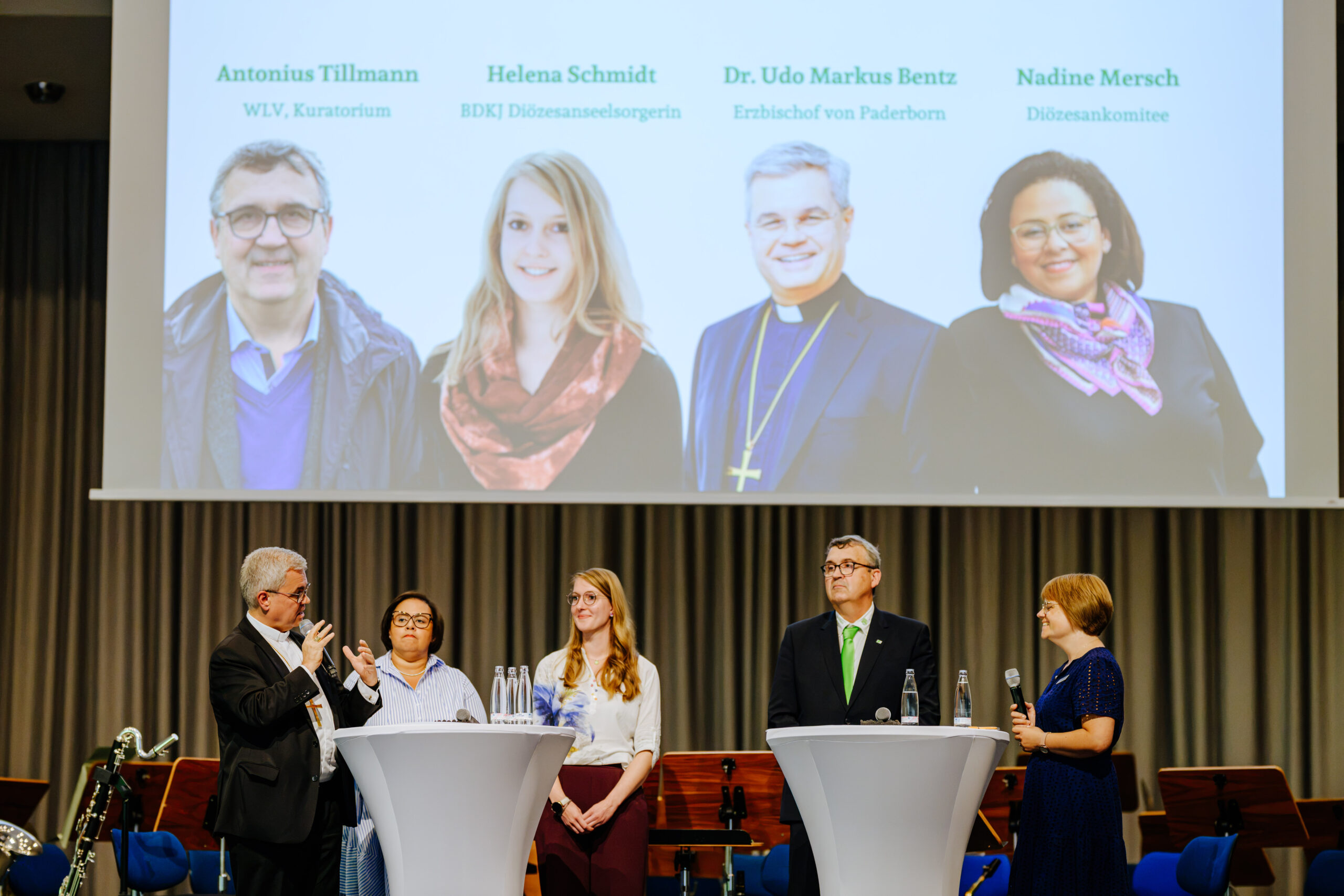 In der Talkrunde tauschten sich Erzbischof Dr. Udo Markus Bentz, Nadine Mersch, Helena Schmidt und Antonius Tillmann aus.